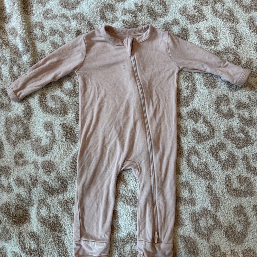Kyte baby blush newborn romper